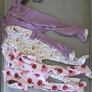 Gerber Infant Pajamas in Lavender and White